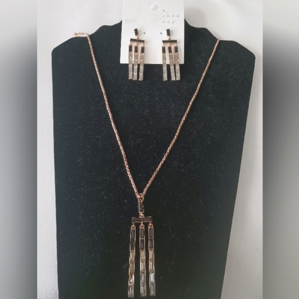 NECKLACE & EARRING SET